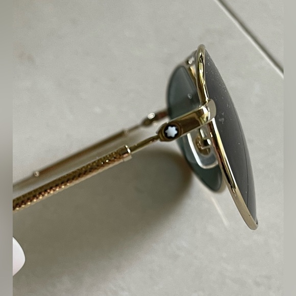 New with case MONTBLANC
61MM Pilot Sunglasses
YELLOW GREEN, One Size - Picture 11 of 17